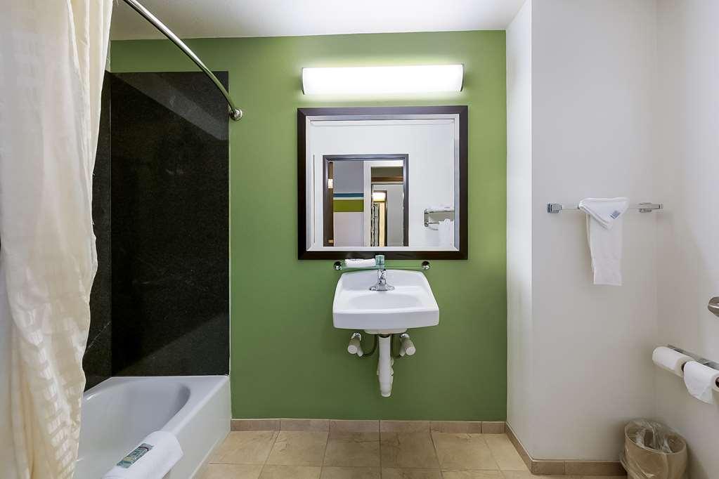 Best Western Douglas Inn & Suites Номер фото
