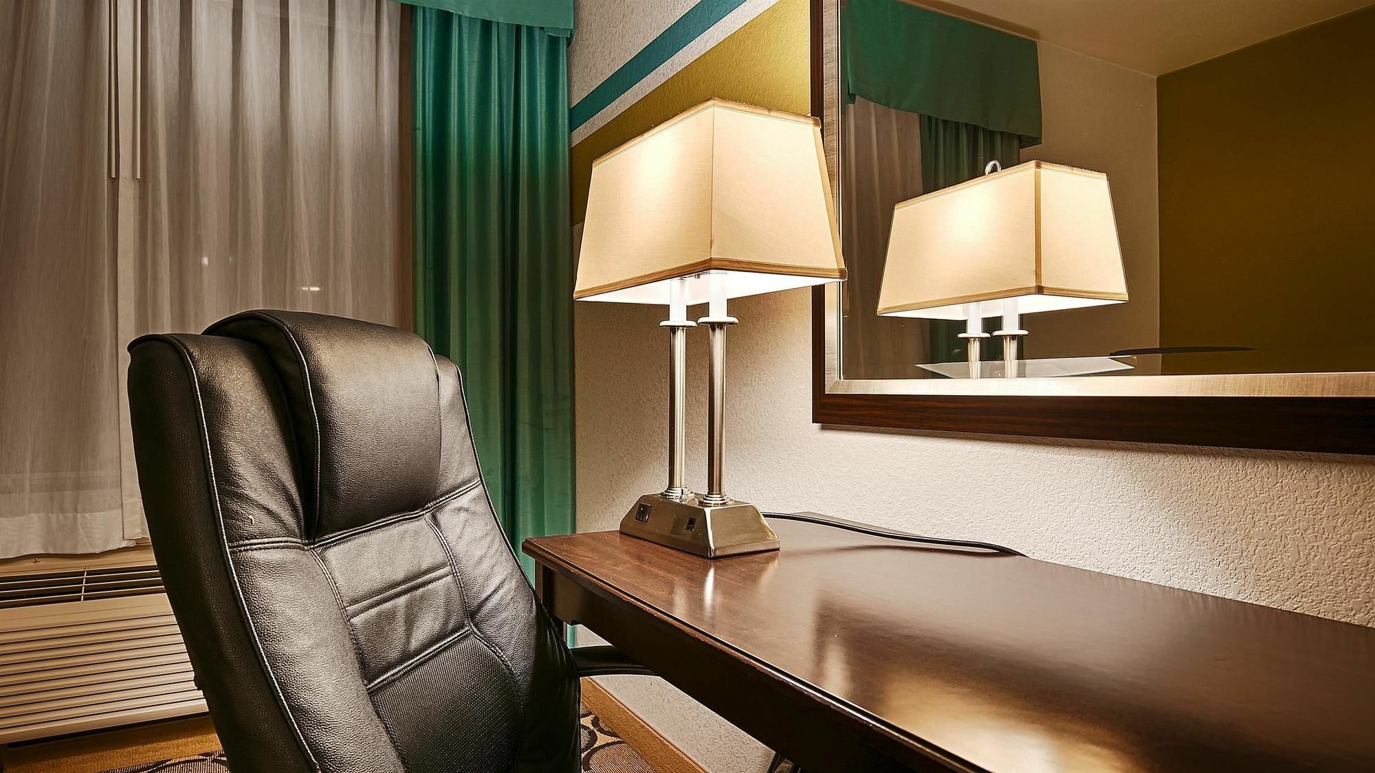 Best Western Douglas Inn & Suites Екстер'єр фото